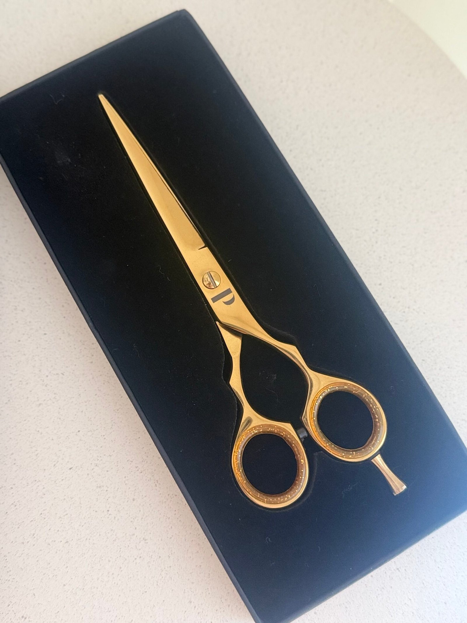 PLAUKŲ PRO universalios kirpimo žirklės dežutėje – black/gold