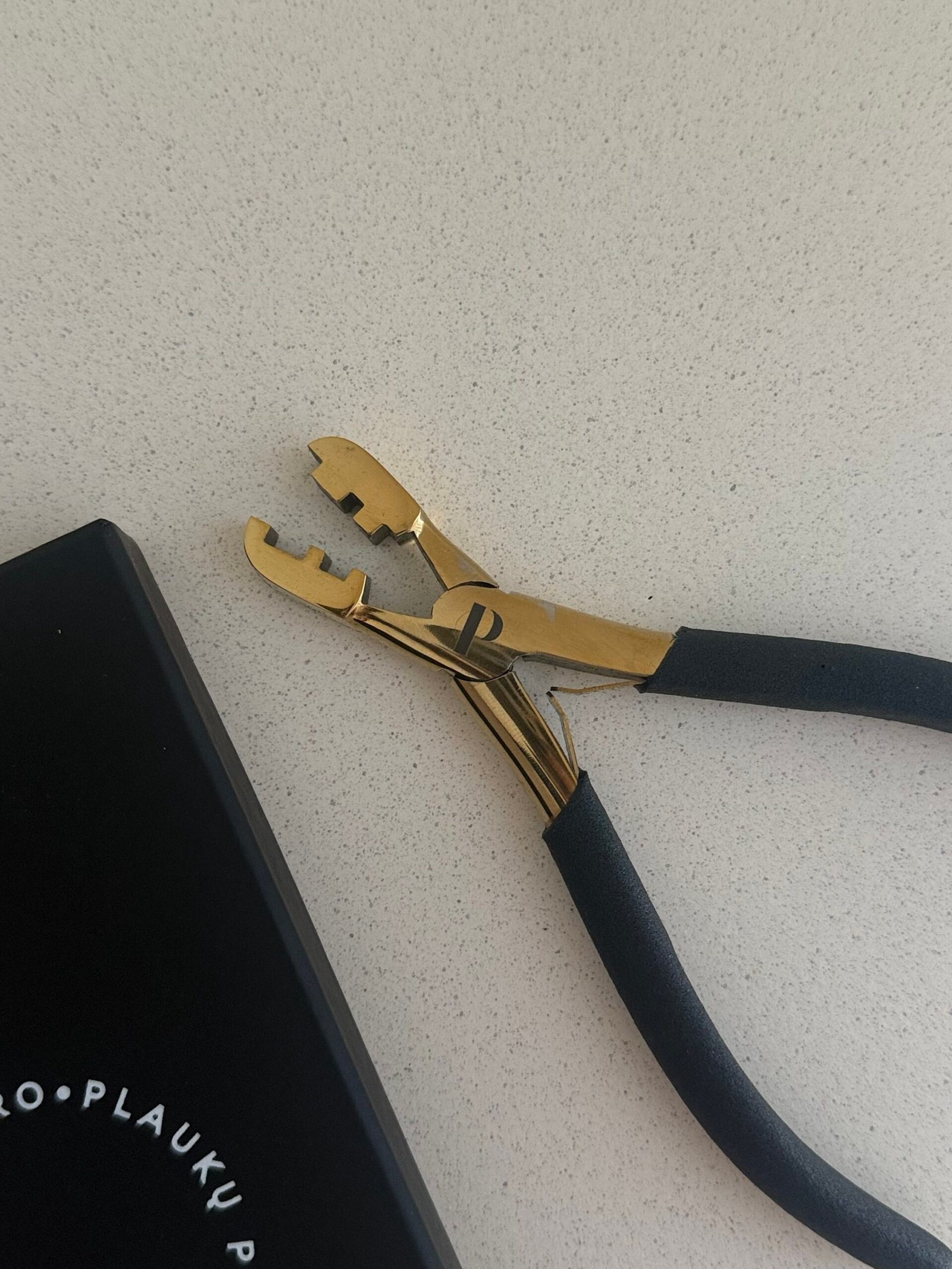 PLAUKŲ PRO kapsulių formavimo replės dežutėje – black/gold
